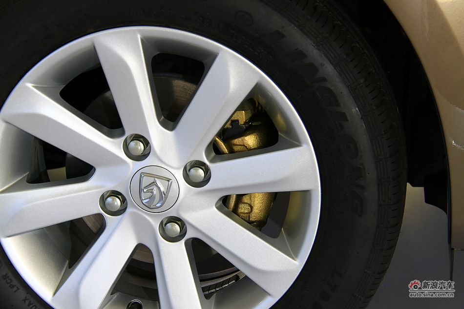 上汽通用五菱宝骏630