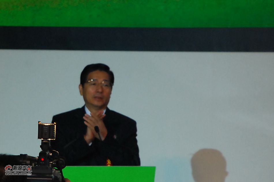 宝骏630下线现场图：广西自治区党委书记郭声琨宣布下线