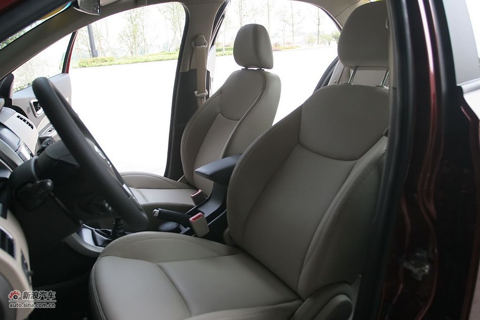 宝骏630 1.5L手动精英型空间