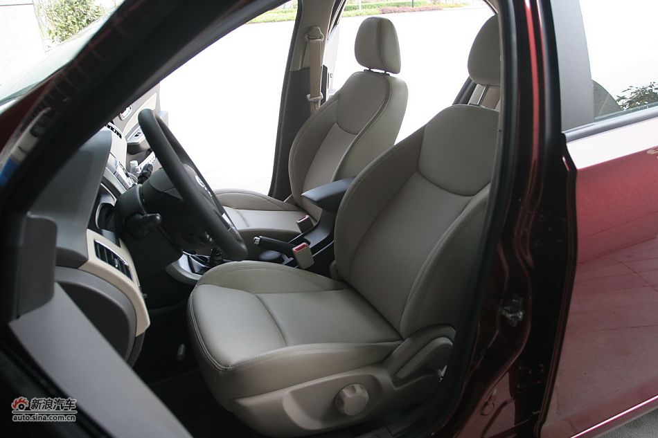 宝骏630 1.5L手动精英型空间
