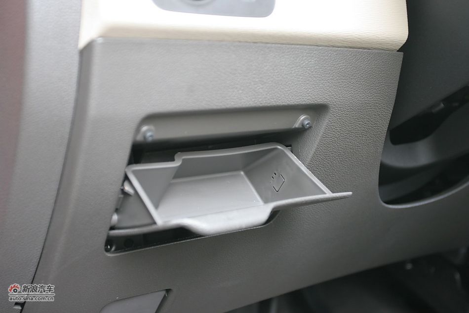 宝骏630 1.5L手动精英型空间