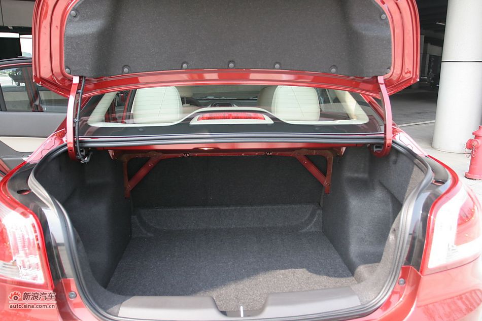 宝骏630 1.5L手动精英型空间