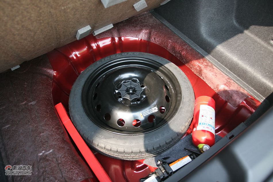 宝骏630 1.5L手动精英型空间