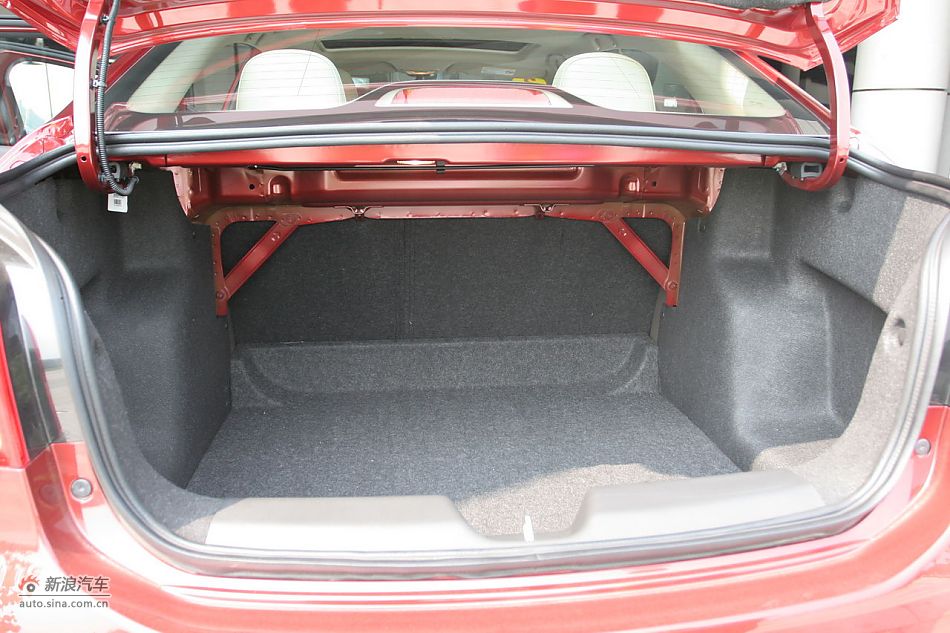 宝骏630 1.5L手动精英型空间