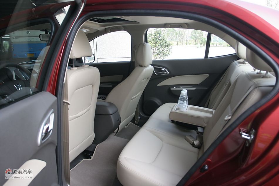 宝骏630 1.5L手动精英型空间