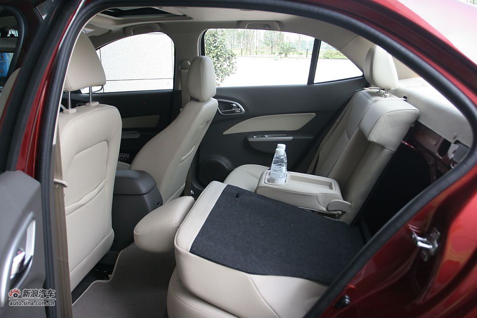 宝骏630 1.5L手动精英型空间