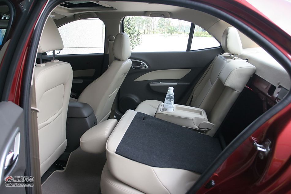 宝骏630 1.5L手动精英型空间