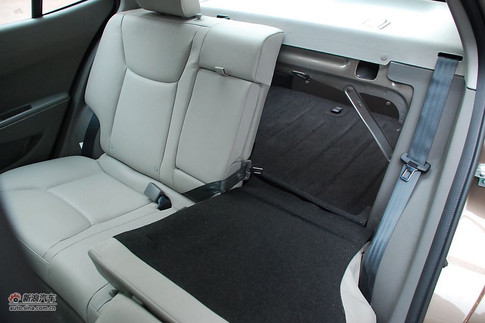 宝骏630后备箱