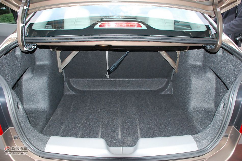 宝骏630后备箱