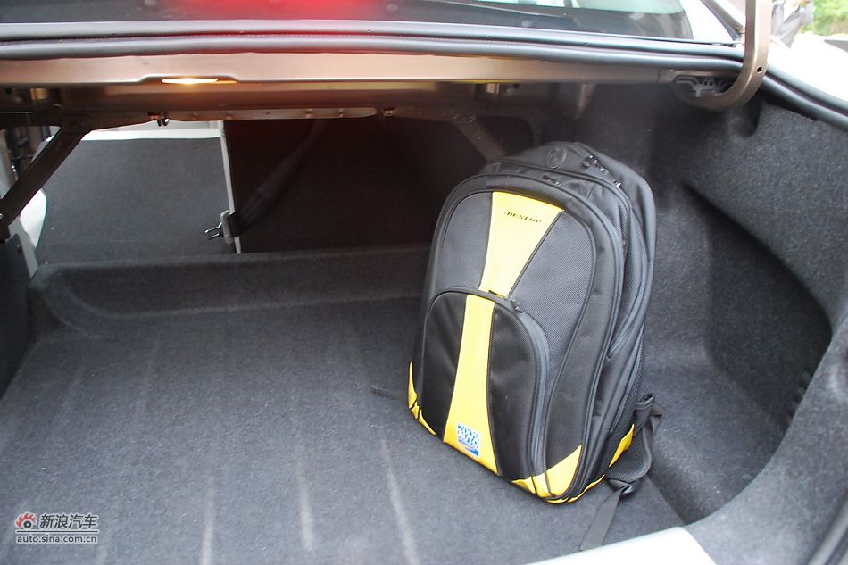 宝骏630后备箱