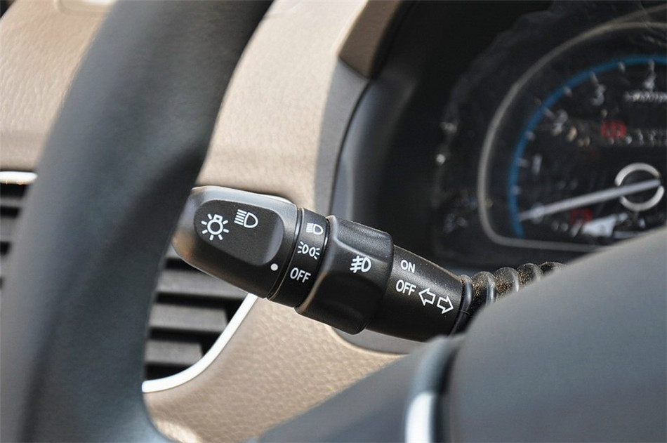 2014款 1.5L MT 舒适型 内饰