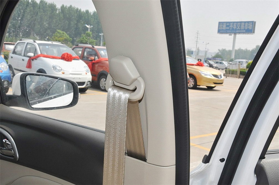 2014款 1.5L MT 舒适型 座椅空间