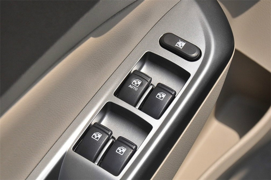 2014款 1.5L MT 舒适型 座椅空间