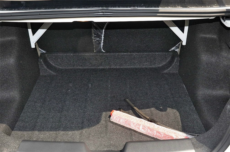 2014款 1.5L MT 舒适型 座椅空间