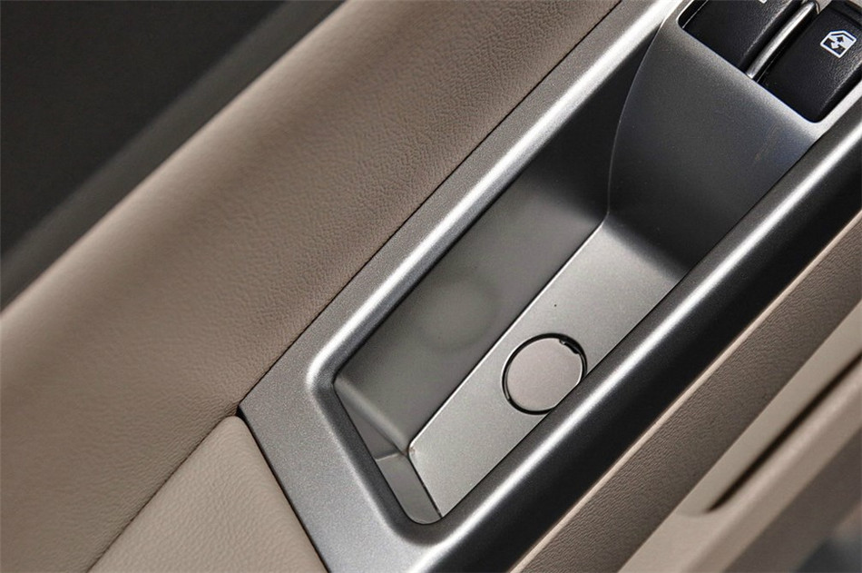 2014款 1.5L MT 舒适型 座椅空间