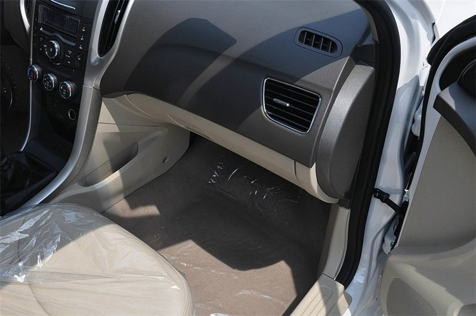 2014款 1.5L MT 舒适型 座椅空间