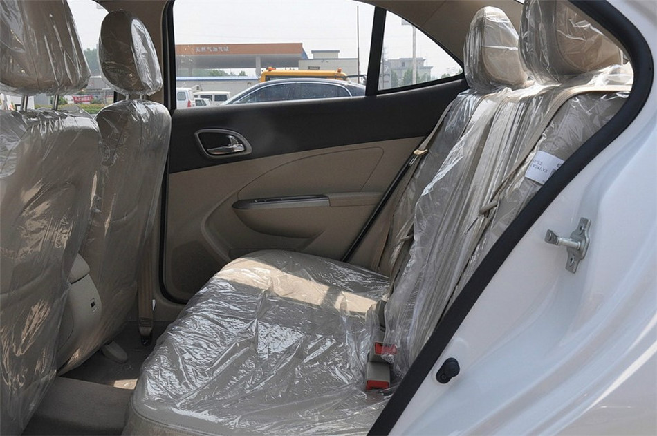 2014款 1.5L MT 舒适型 座椅空间