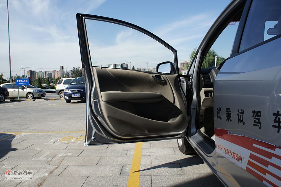 2011款理念S1 1.5L自动豪华型