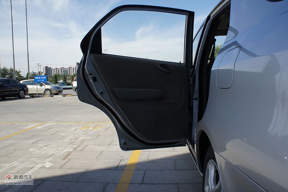 2011款理念S1 1.5L自动豪华型