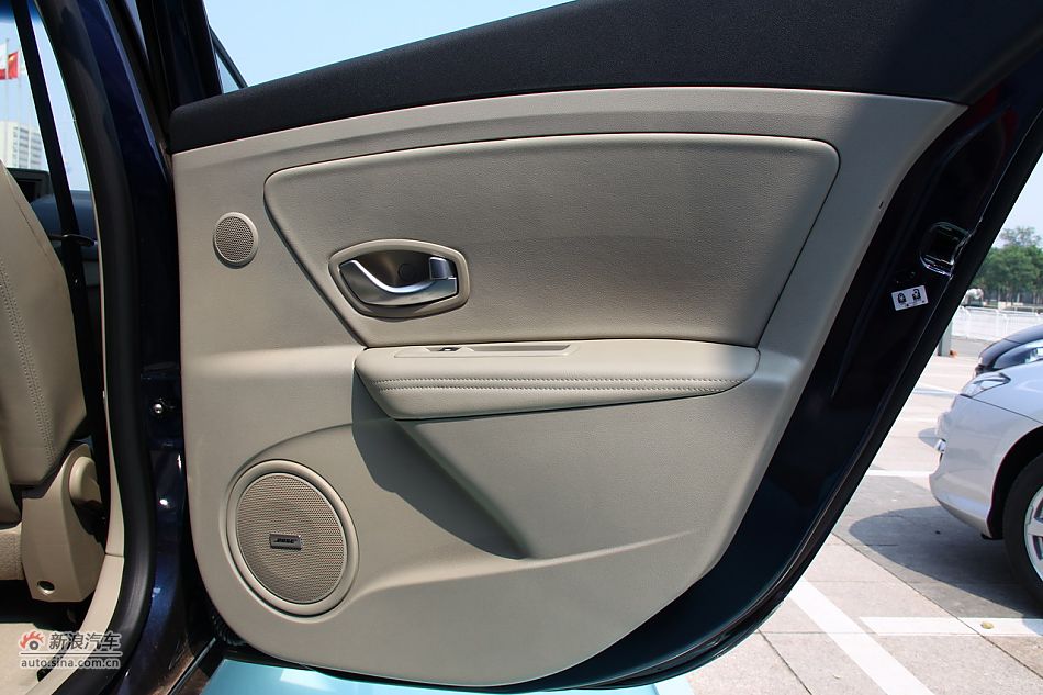 雷诺风朗座椅空间