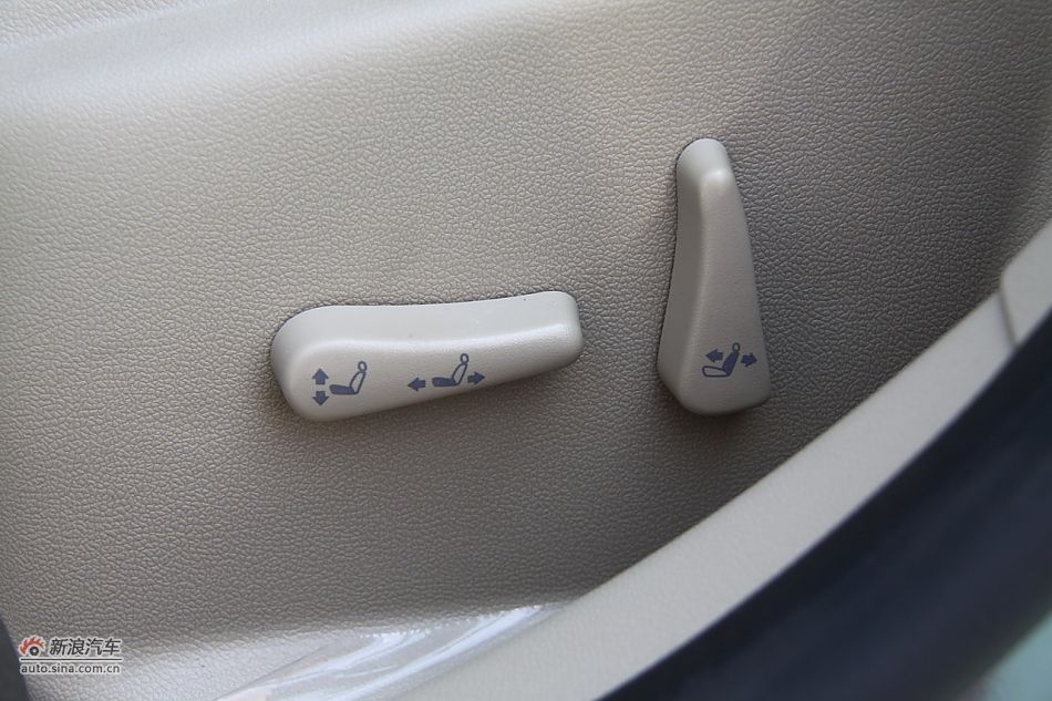 雷诺风朗座椅空间