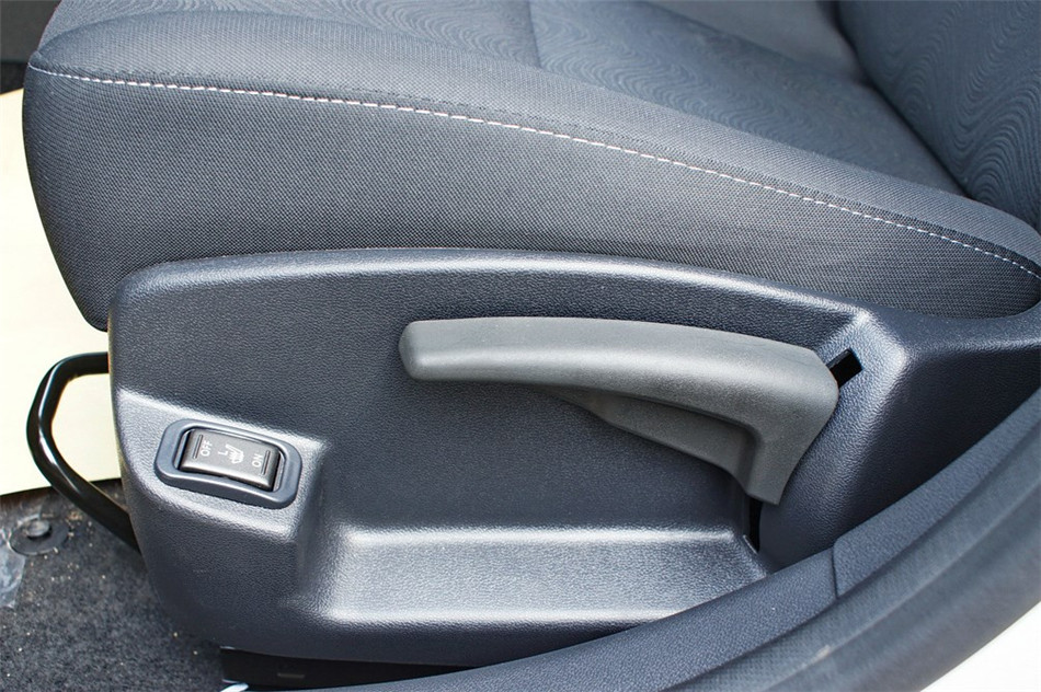 风朗 2013款 2.0L CVT 标准版 空间