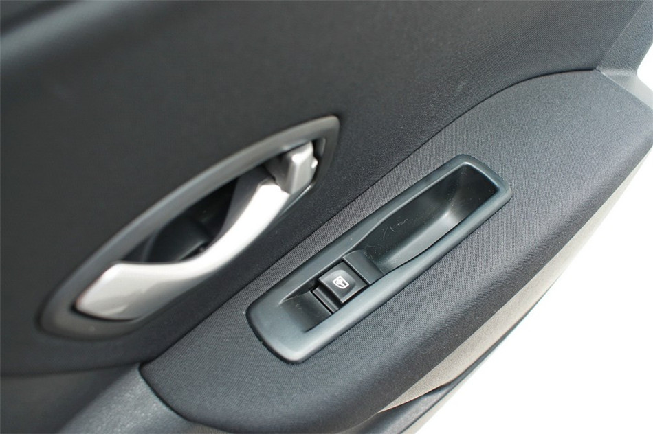 风朗 2013款 2.0L CVT 标准版 空间