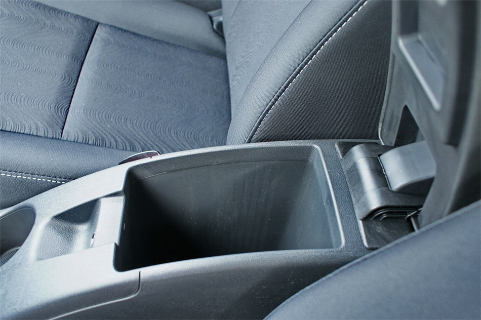 风朗 2013款 2.0L CVT 标准版 空间