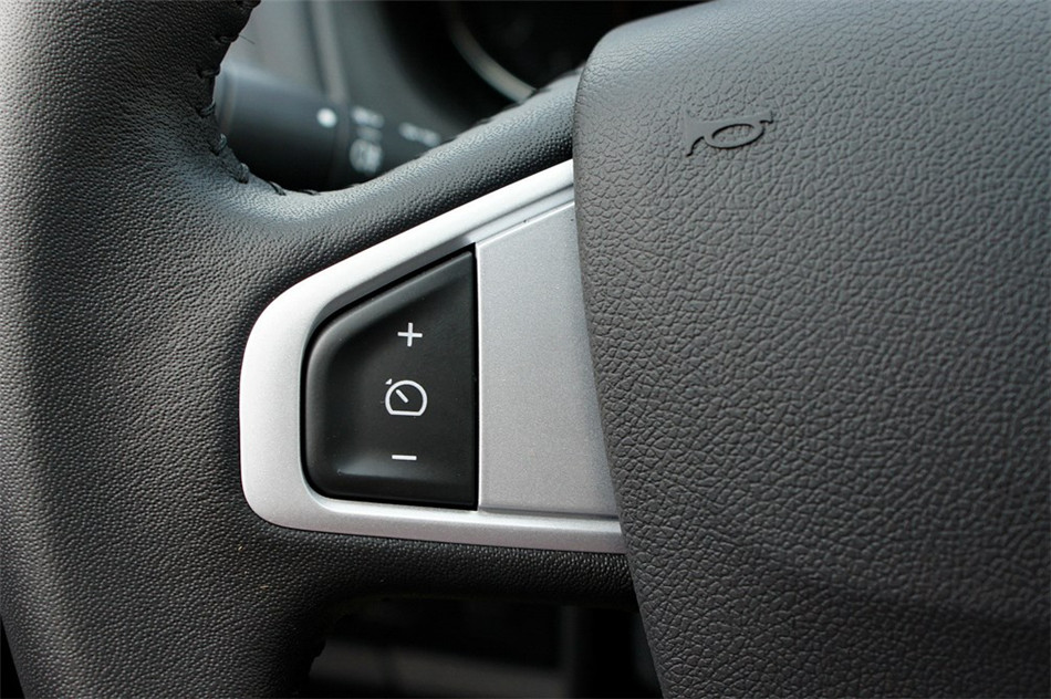 风朗 2013款 2.0L CVT 标准版 内饰