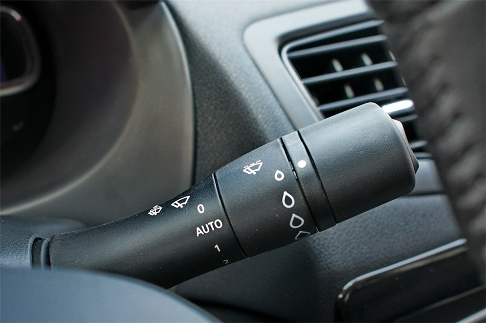 风朗 2013款 2.0L CVT 标准版 内饰