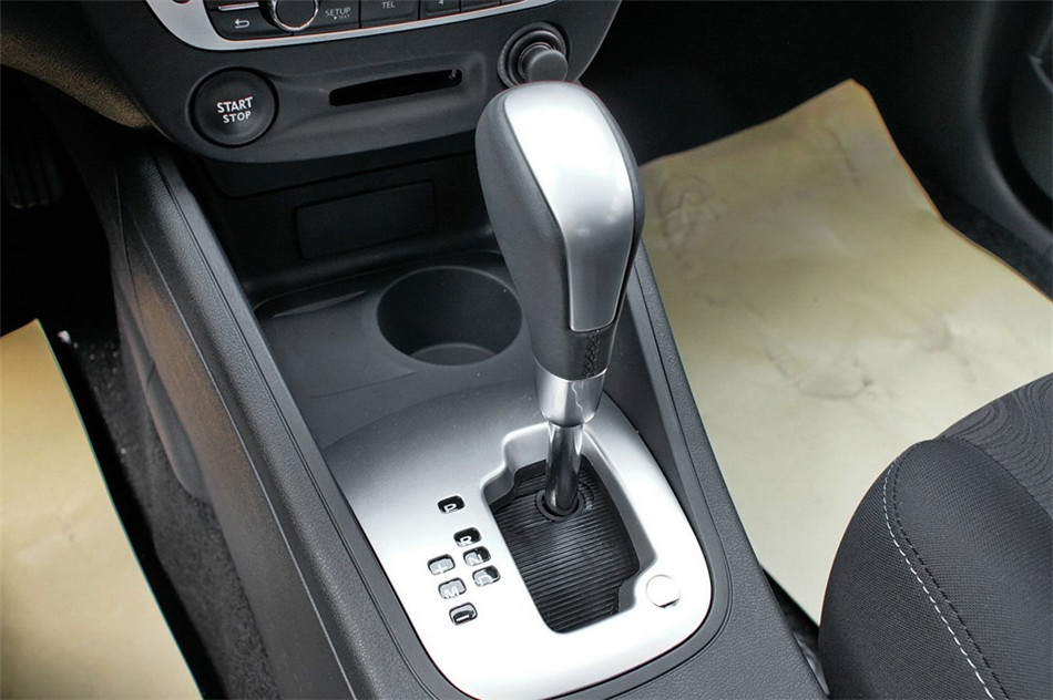 风朗 2013款 2.0L CVT 标准版 内饰