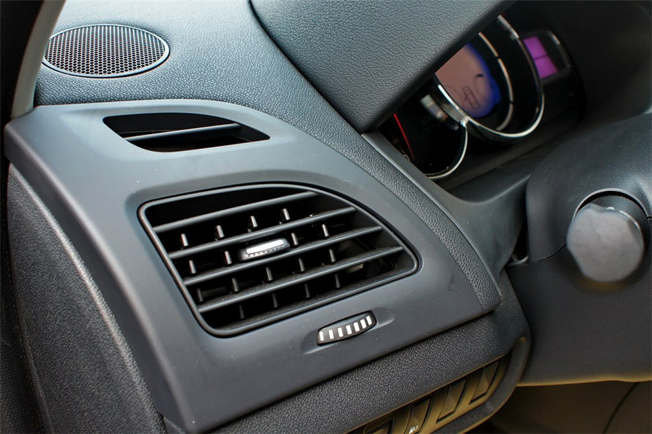 风朗 2013款 2.0L CVT 标准版 内饰