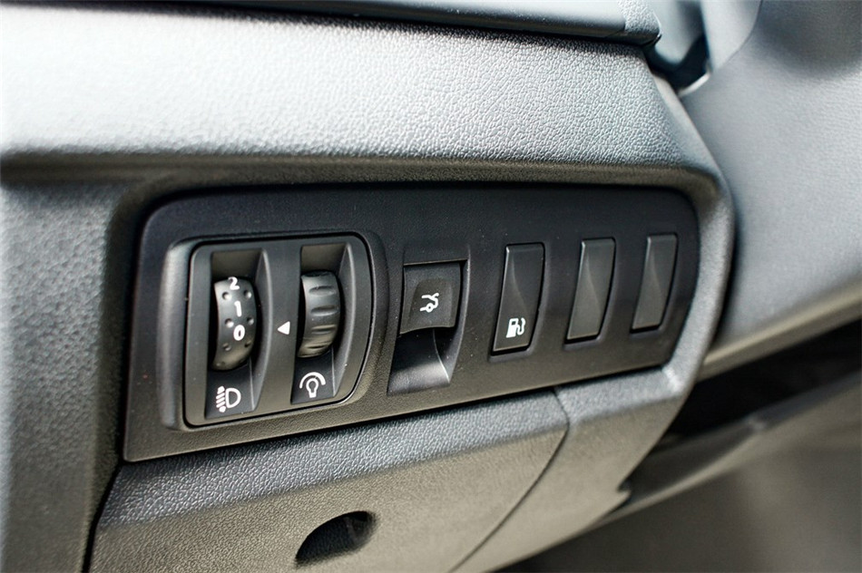 风朗 2013款 2.0L CVT 标准版 内饰