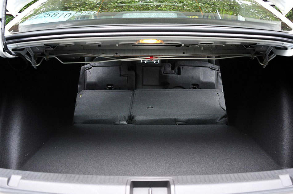 2015款 2.0L 时尚版 座椅空间