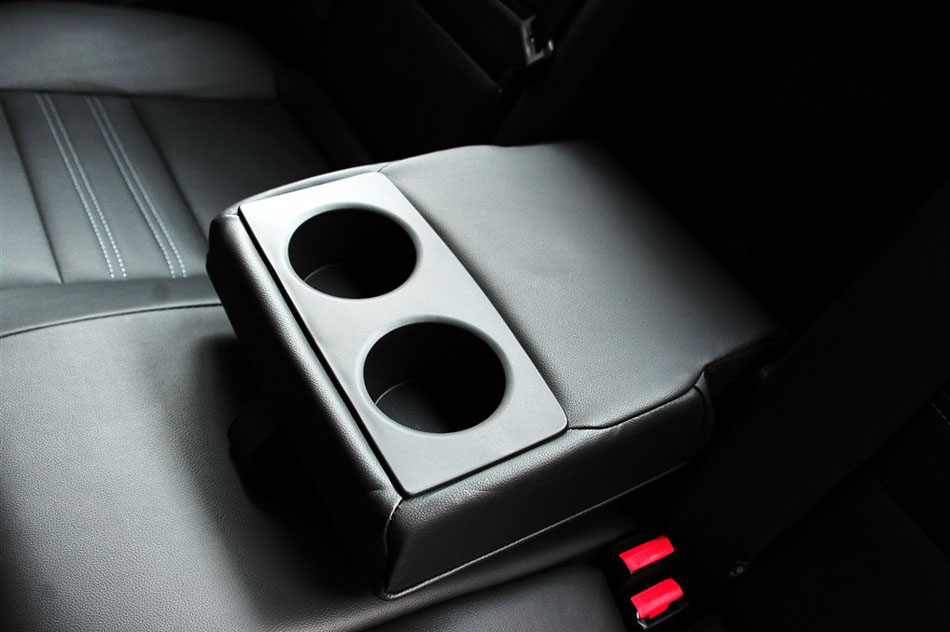 2015款 2.0L 时尚版 座椅空间