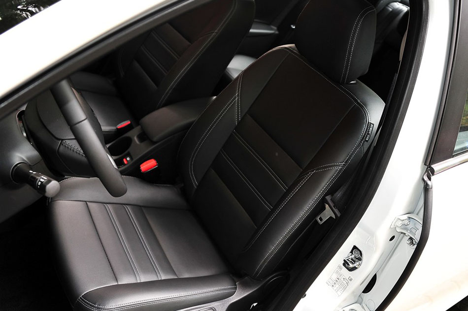 2015款 2.0L 时尚版 座椅空间