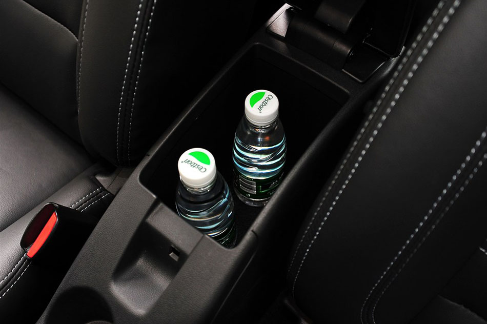 2015款 2.0L 时尚版 座椅空间