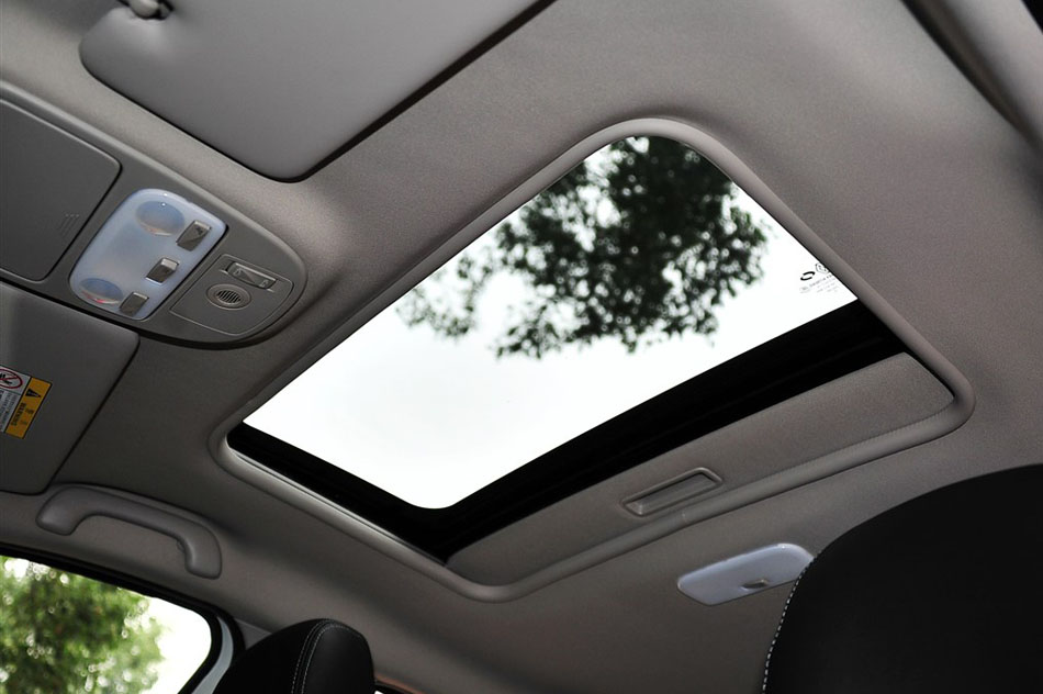 2015款 2.0L 时尚版 座椅空间