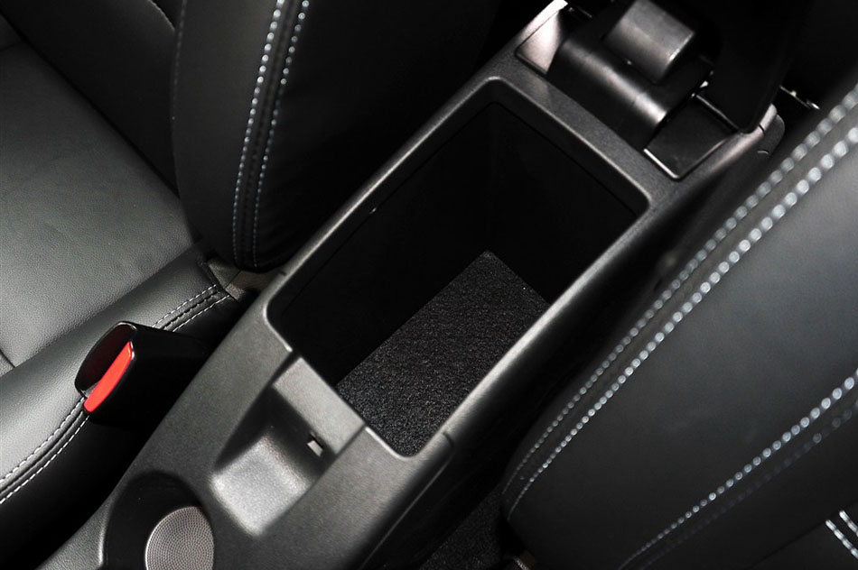 2015款 2.0L 时尚版 座椅空间