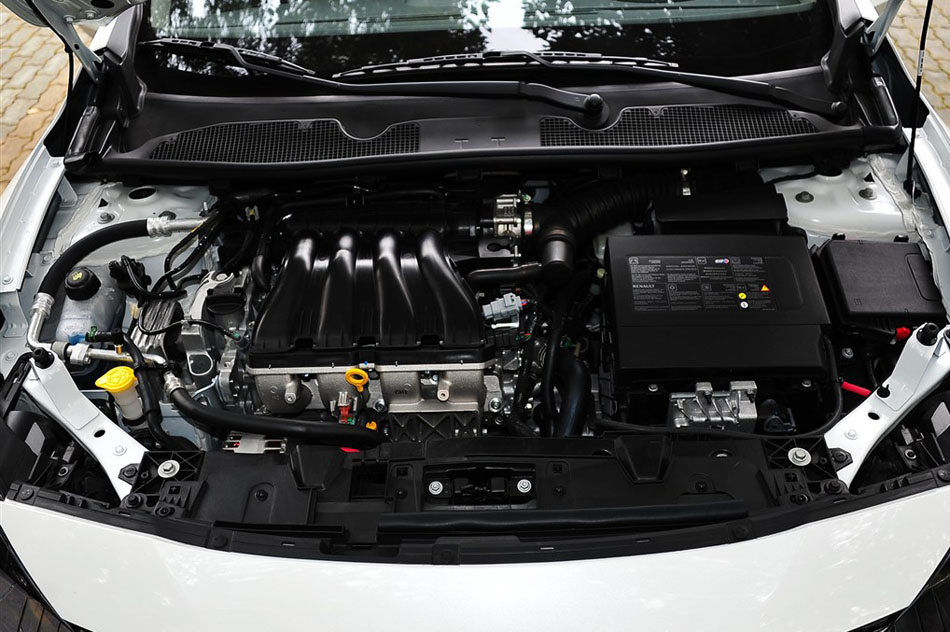 2015款 2.0L 时尚版 引擎底盘