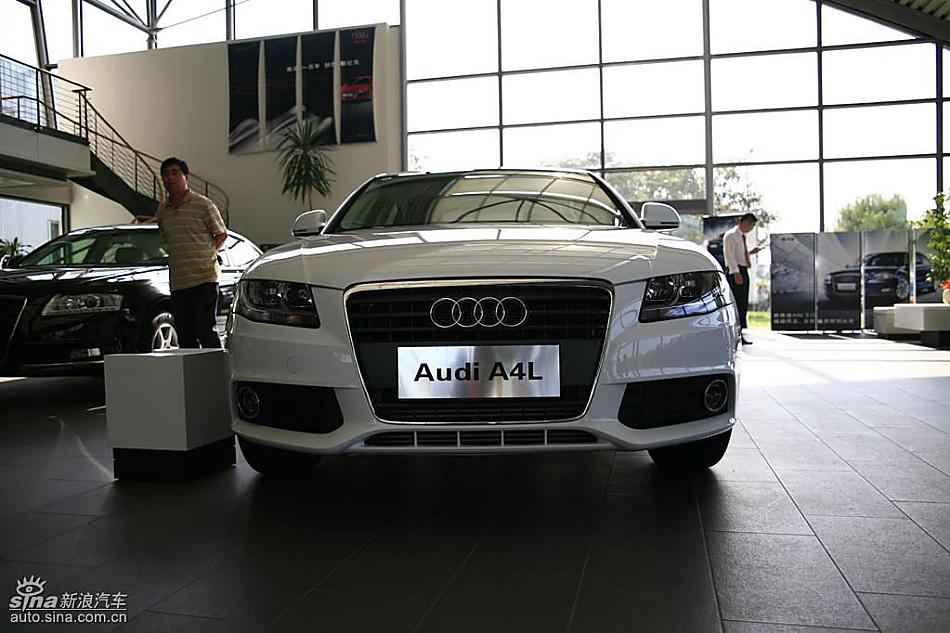 奥迪全新A4L到店实拍