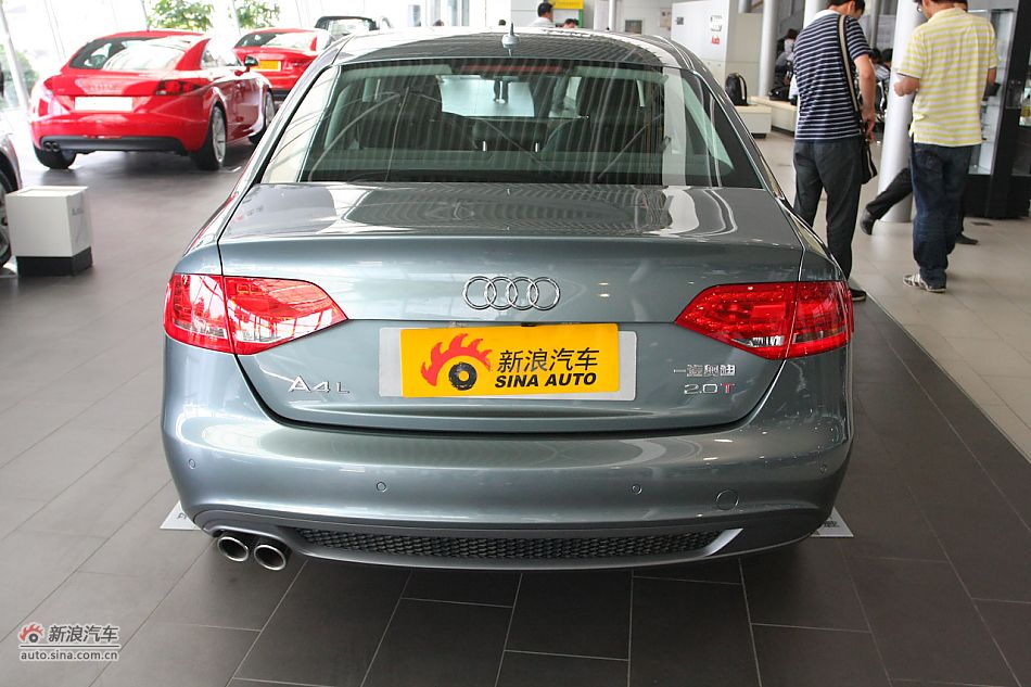 奥迪A4L 2.0TSI运动版