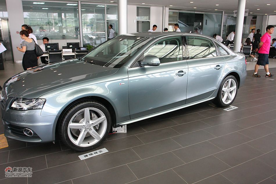 奥迪A4L 2.0TSI运动版