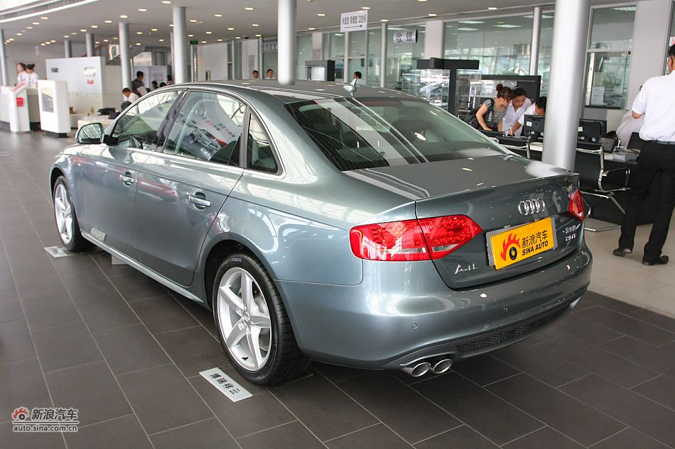 奥迪A4L 2.0TSI运动版
