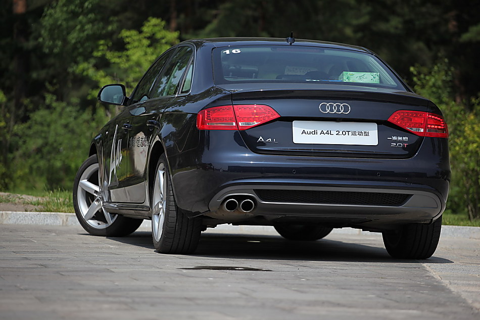 A4L 2.0T运动版外观图片
