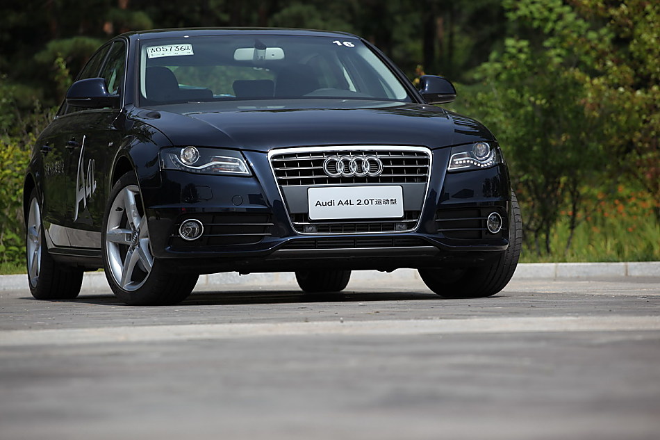 A4L 2.0T运动版外观图片