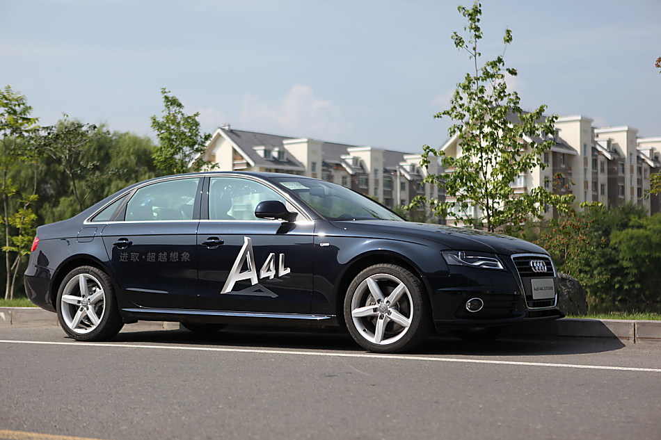 A4L 2.0T运动版外观图片