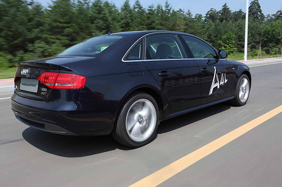 A4L 2.0T运动版外观图片