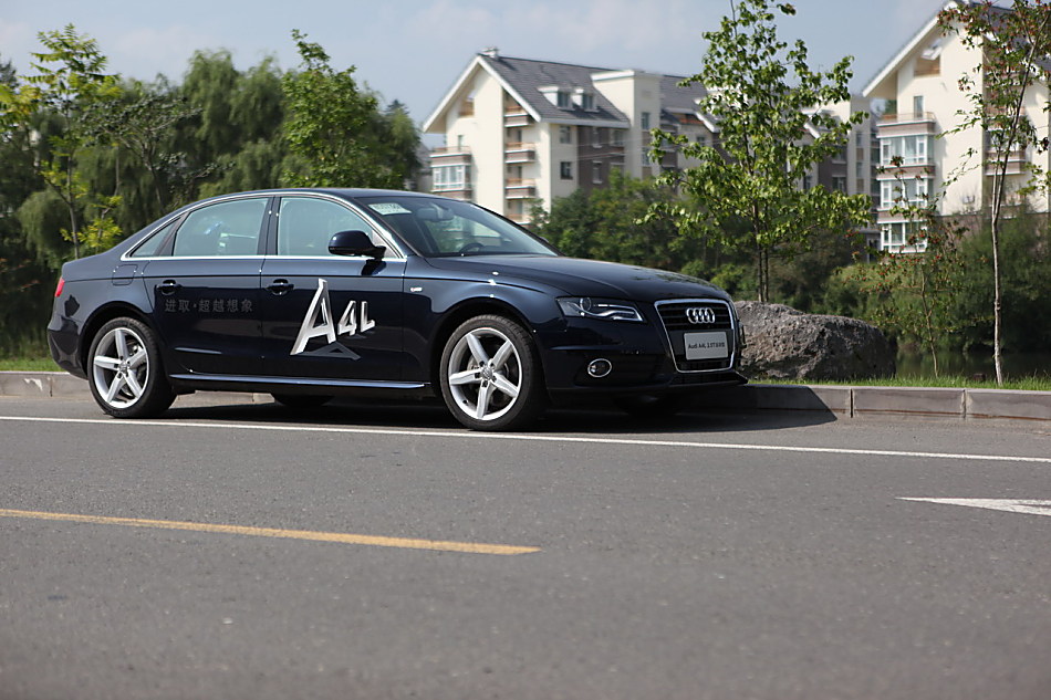 A4L 2.0T运动版外观图片
