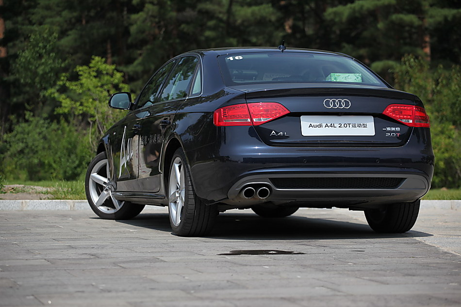 A4L 2.0T运动版外观图片